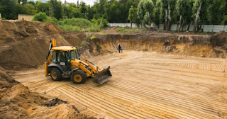 Разработка котлована Новосибирск стоимость за от 565 руб. м3 - заказать работы по копке и рытью котлованов | траншей